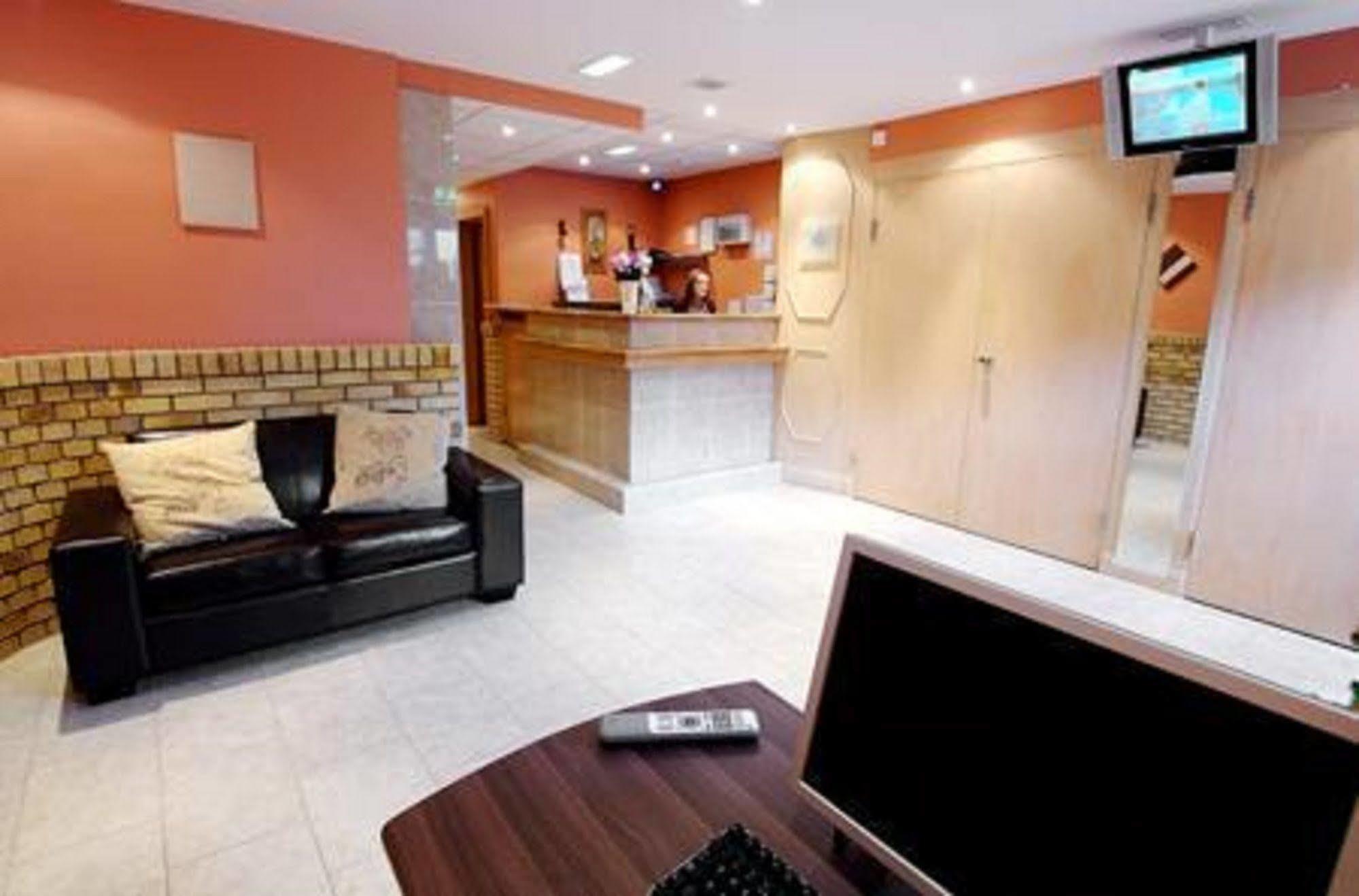 Rosemount Hotel Heathrow Хаунслоу Интериор снимка