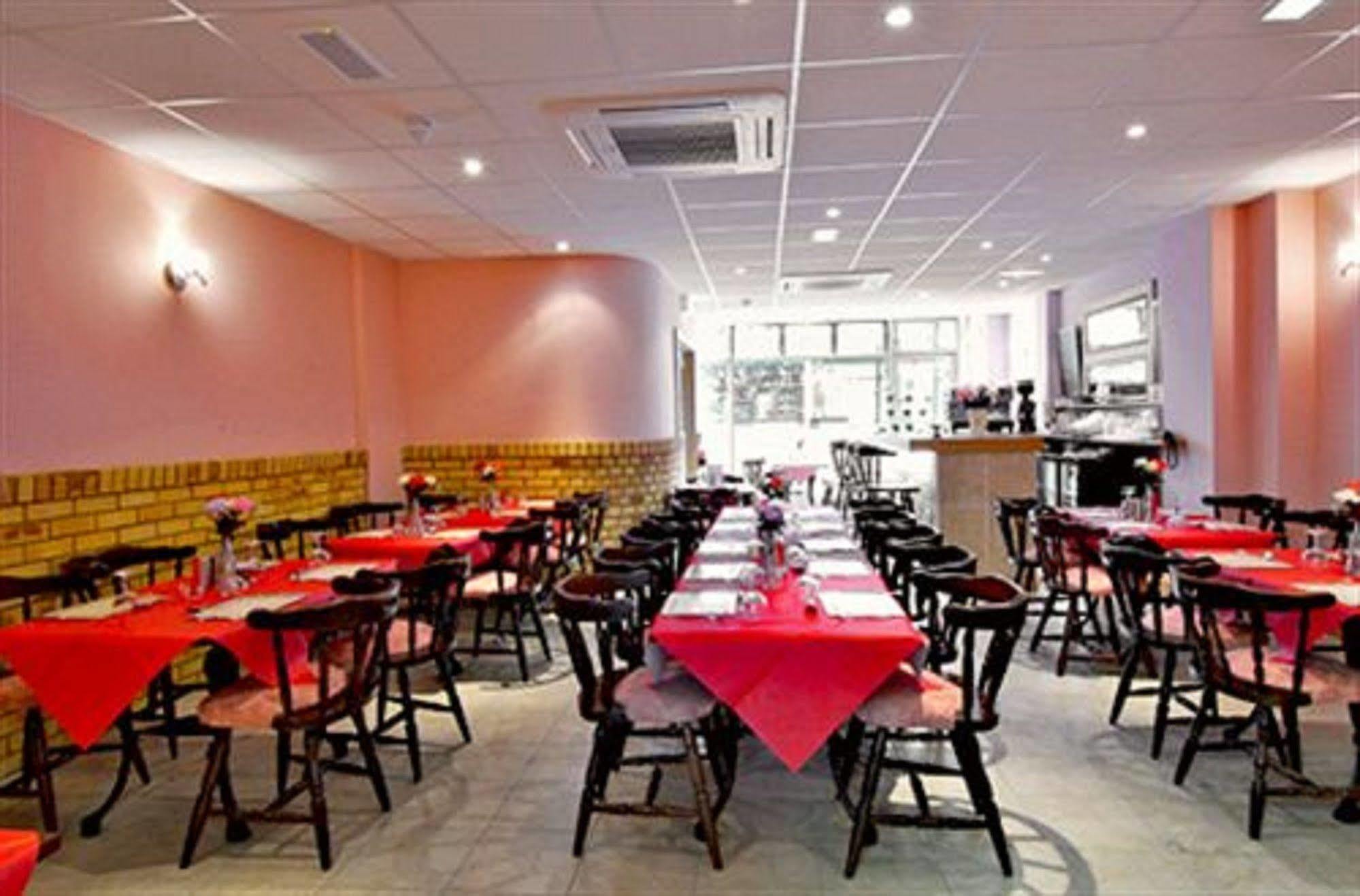 Rosemount Hotel Heathrow Хаунслоу Екстериор снимка