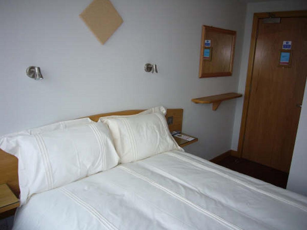 Rosemount Hotel Heathrow Хаунслоу Екстериор снимка