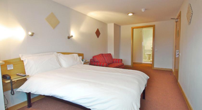 Rosemount Hotel Heathrow Хаунслоу Стая снимка