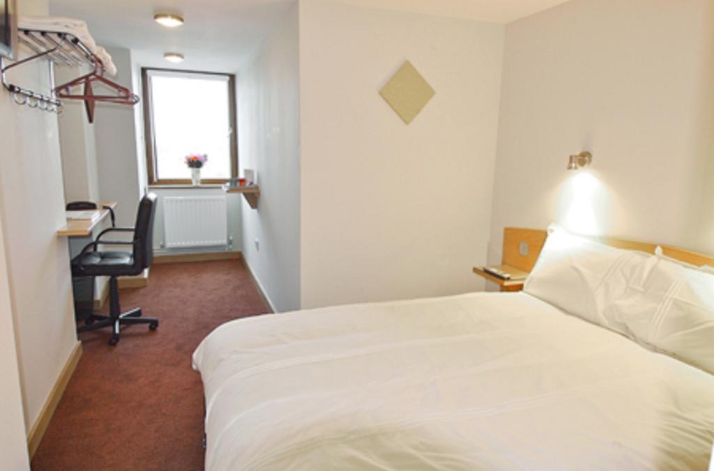 Rosemount Hotel Heathrow Хаунслоу Стая снимка